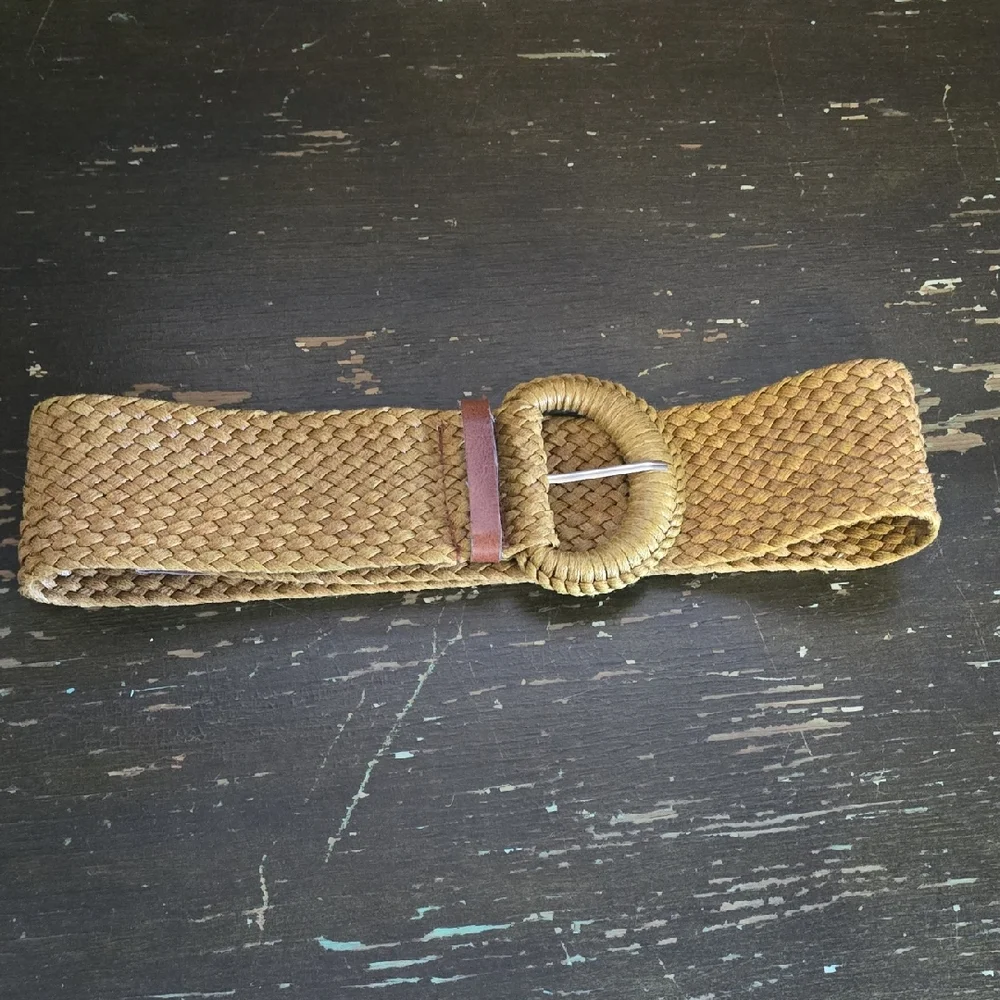 Woven Tan Belt with Round Buckle